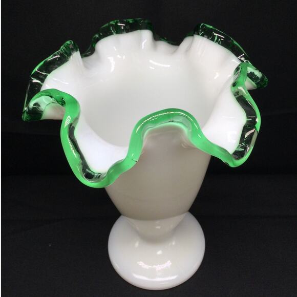 Vintage Discontinued Fenton Emerald Crest 6in Double Crimped Vase - Picture 2 of 10